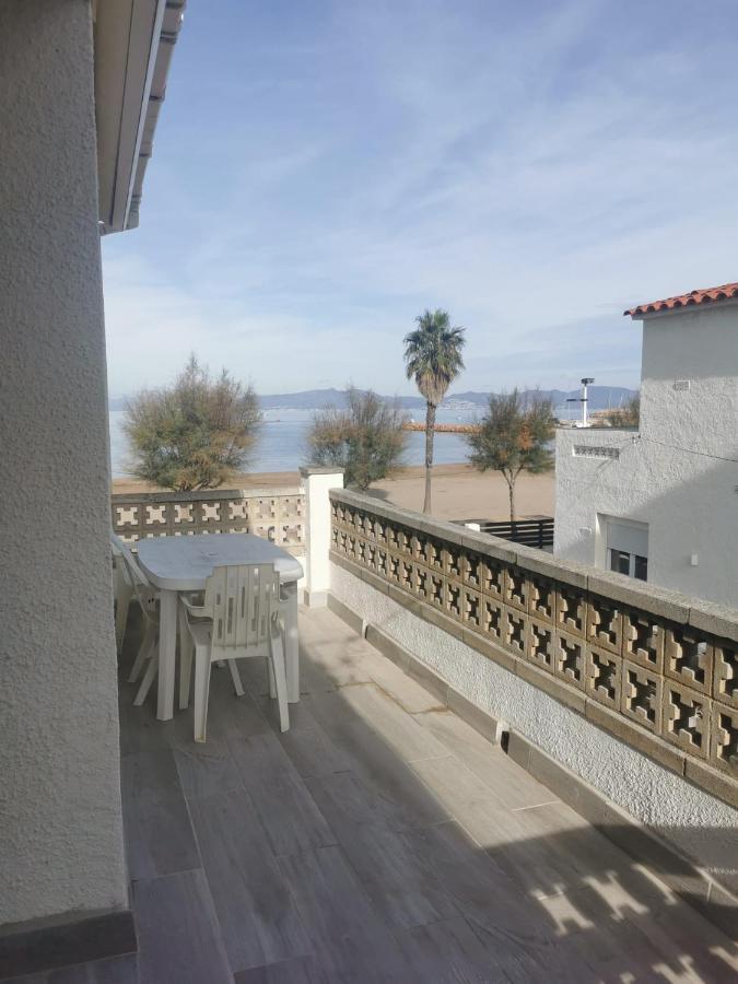 Apartamento En La Playa. Free Parking. Free Wifi L'Escala Exterior photo
